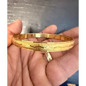 Vintage Signed Monet Gold Tone Textured Zig Zag Bangle Bracelet 7.75”